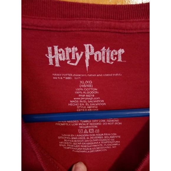 Harry Potter‎ T-Shirt Gryffindor Alumni Burgundy Sz 46/48 - Picture 2 of 4